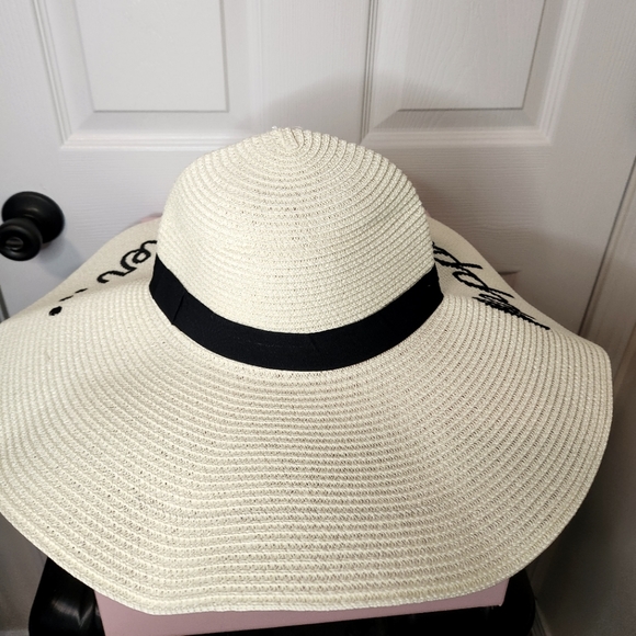 Happily Ever After beach hat - Picture 2 of 2